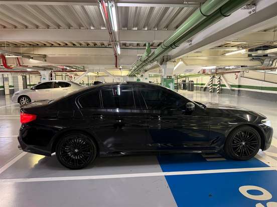 BMW-540i-3.0 24V TURBO GASOLINA M SPORT AUTOMÁTICO BMW-540i-2017