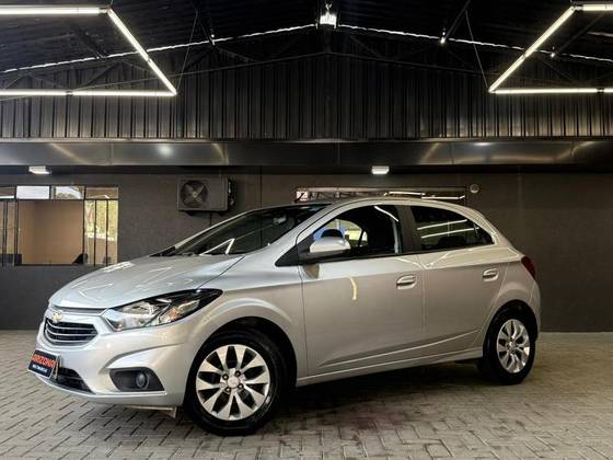 CHEVROLET ONIX 1.4 MPFI ACTIV 8V FLEX 4P AUTOMÁTICO