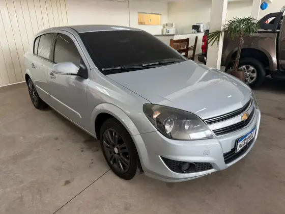 CHEVROLET VECTRA 2.0 MPFI GT HATCH 8V FLEX 4P MANUAL CHEVROLET VECTRA 2.0 MPFI GT HATCH 8V FLEX 4P MANUAL