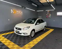 FIAT GRAND SIENA 1.6 MPI ESSENCE 16V FLEX 4P MANUAL FIAT GRAND SIENA 1.6 MPI ESSENCE 16V FLEX 4P MANUAL