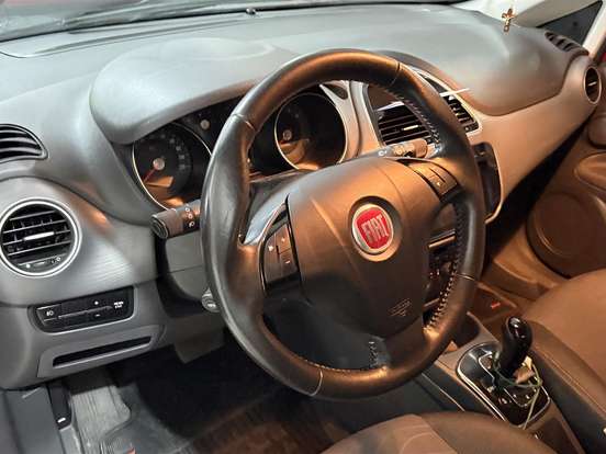 FIAT-PUNTO-1.6 ESSENCE 16V FLEX 4P AUTOMATIZADO FIAT-PUNTO-2014