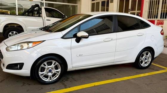 FORD FIESTA 1.6 SE SEDAN 16V FLEX 4P POWERSHIFT