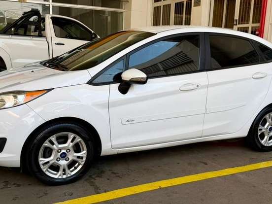 FORD-FIESTA-1.6 SE SEDAN 16V FLEX 4P POWERSHIFT FORD-FIESTA-2015
