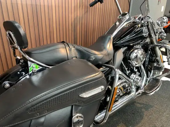 HARLEY-DAVIDSON-ROAD KING CLASSIC HARLEY-DAVIDSON-ROAD KING CLASSIC-2010