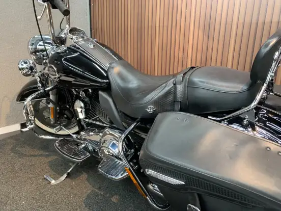HARLEY-DAVIDSON-ROAD KING CLASSIC HARLEY-DAVIDSON-ROAD KING CLASSIC-2010