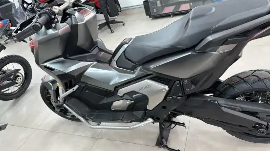 HONDA-X-ADV-2022