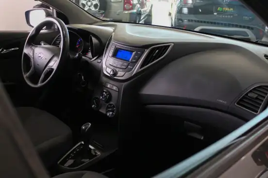 HYUNDAI-HB20S-2015