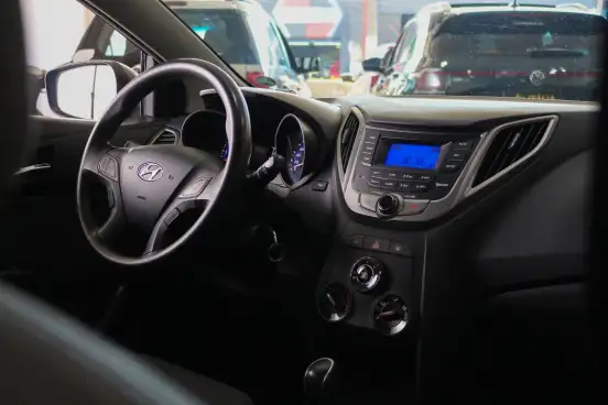 HYUNDAI-HB20S-2015
