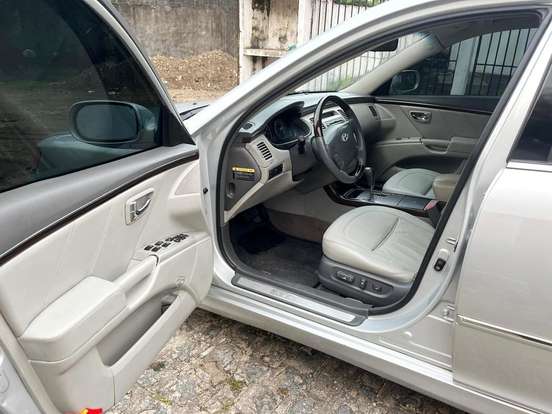 HYUNDAI-AZERA-2010