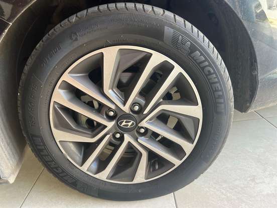 HYUNDAI-HB20-2023