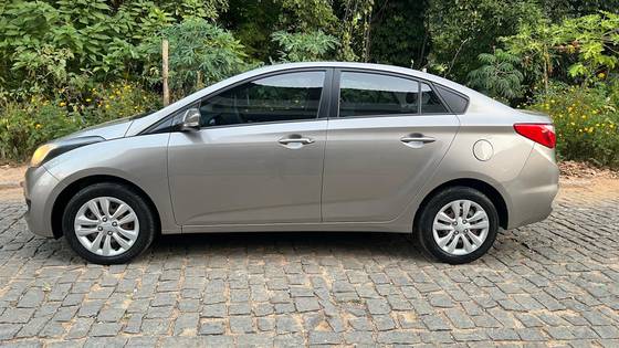 HYUNDAI HB20S 1.6 COMFORT PLUS 16V FLEX 4P AUTOMÁTICO