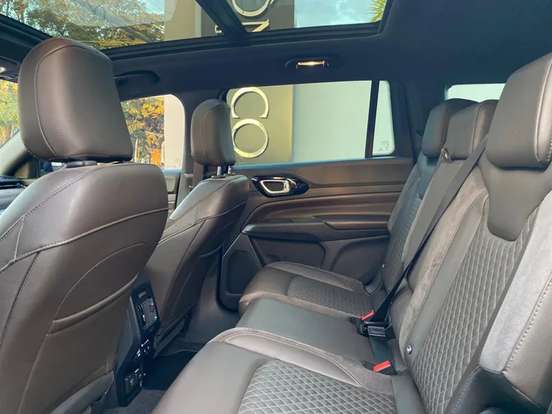JEEP-COMMANDER-2022