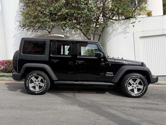 JEEP-WRANGLER-3.6 UNLIMITED SPORT 4X4 V6 GASOLINA 4P AUTOMÁTICO JEEP-WRANGLER-2015