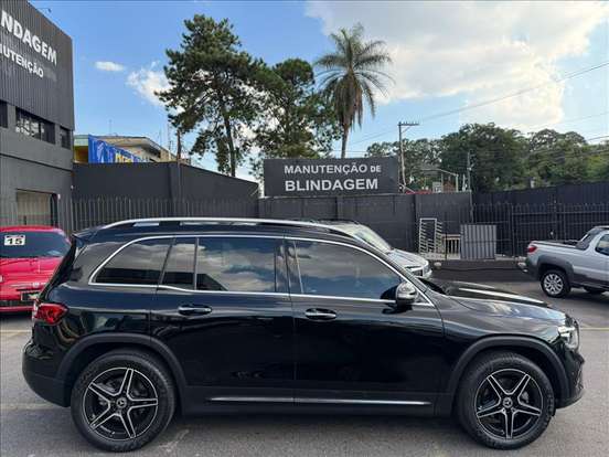 MERCEDES-BENZ-GLB 200-2023