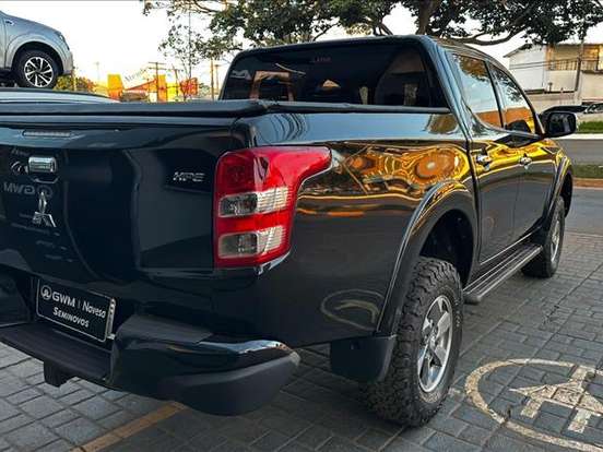 MITSUBISHI-L200 TRITON-2.4 16V TURBO DIESEL SPORT GLS CD 4P 4X4 AUTOMÁTICO MITSUBISHI-L200 TRITON-2017