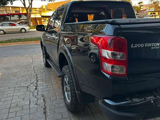 MITSUBISHI-L200 TRITON-2.4 16V TURBO DIESEL SPORT GLS CD 4P 4X4 AUTOMÁTICO MITSUBISHI-L200 TRITON-2017