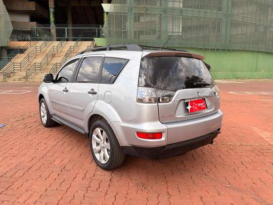 MITSUBISHI-OUTLANDER-2011