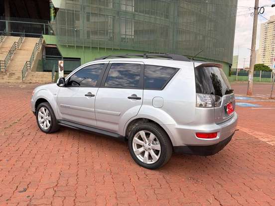 MITSUBISHI-OUTLANDER-2011