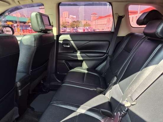 MITSUBISHI-OUTLANDER-2.0 16V GASOLINA 4P AUTOMÁTICO MITSUBISHI-OUTLANDER-2014