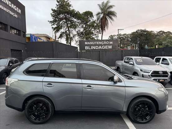 MITSUBISHI-OUTLANDER-2013