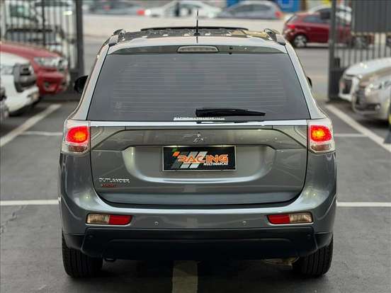 MITSUBISHI-OUTLANDER-2013