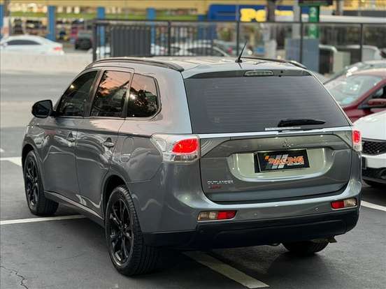 MITSUBISHI-OUTLANDER-2013