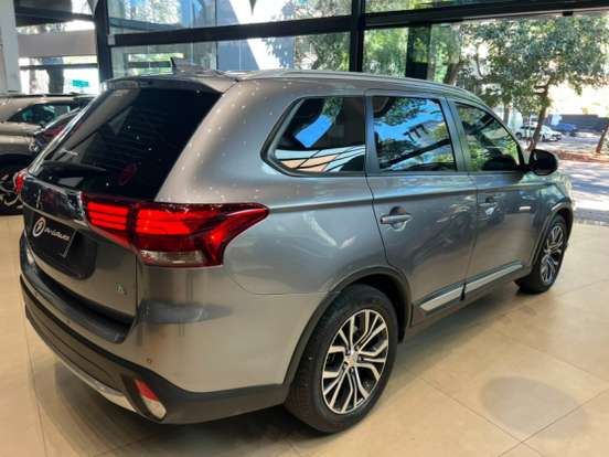MITSUBISHI-OUTLANDER-2016