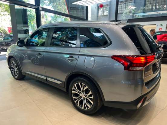 MITSUBISHI-OUTLANDER-2.0 16V GASOLINA 4P AUTOMÁTICO MITSUBISHI-OUTLANDER-2016
