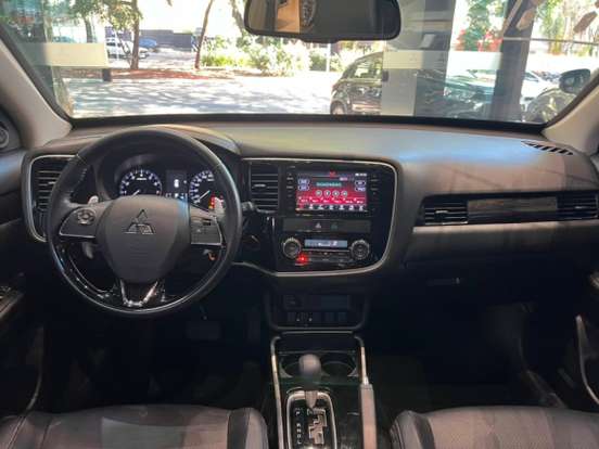 MITSUBISHI-OUTLANDER-2016