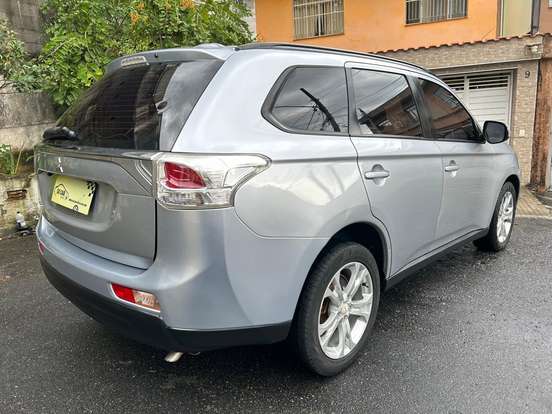 MITSUBISHI-OUTLANDER-2014