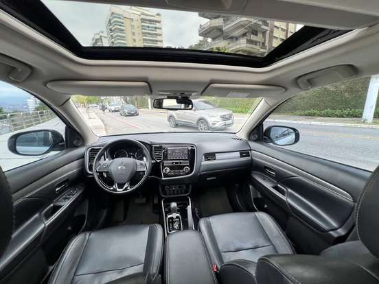 MITSUBISHI-OUTLANDER-2018