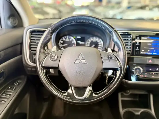 MITSUBISHI-OUTLANDER-3.0 GT 4X4 V6 24V GASOLINA 4P AUTOMÁTICO MITSUBISHI-OUTLANDER-2015