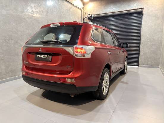 MITSUBISHI-OUTLANDER-2014