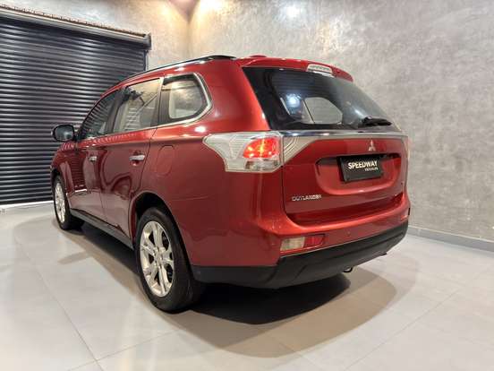 MITSUBISHI-OUTLANDER-3.0 GT 4X4 V6 24V GASOLINA 4P AUTOMÁTICO MITSUBISHI-OUTLANDER-2014