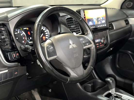 MITSUBISHI-OUTLANDER-3.0 GT 4X4 V6 24V GASOLINA 4P AUTOMÁTICO MITSUBISHI-OUTLANDER-2014