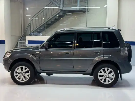 MITSUBISHI-PAJERO-2011