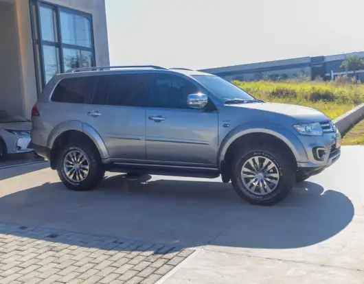 MITSUBISHI-PAJERO-2016