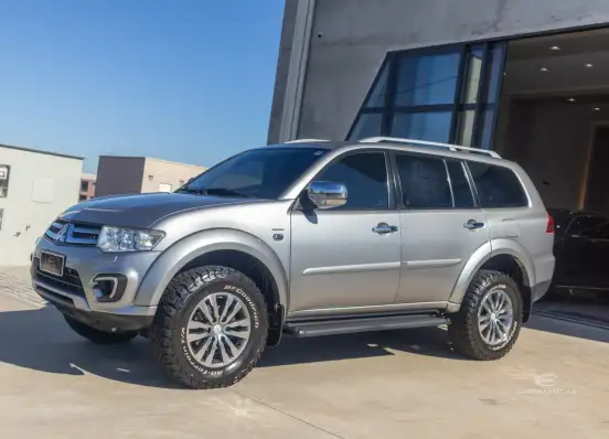 MITSUBISHI-PAJERO-2016