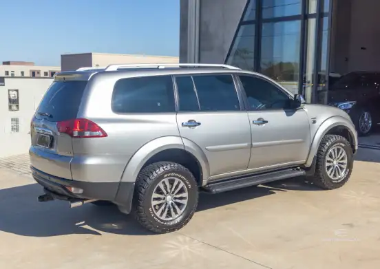 MITSUBISHI-PAJERO-2016