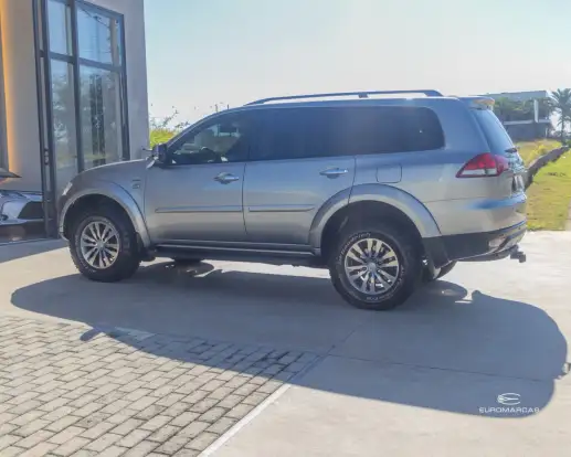 MITSUBISHI-PAJERO-2016