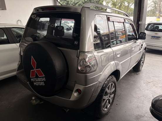 MITSUBISHI-PAJERO TR4-2.0 4X2 16V 140CV FLEX 4P AUTOMÁTICO MITSUBISHI-PAJERO TR4-2012