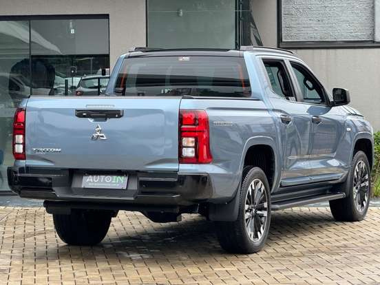 MITSUBISHI-TRITON-2025
