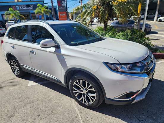 MITSUBISHI-OUTLANDER-3.0 GT 4X4 V6 24V GASOLINA 4P AUTOMÁTICO MITSUBISHI-OUTLANDER-2015