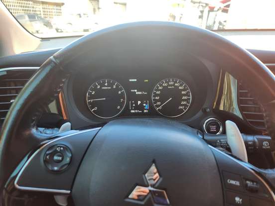 MITSUBISHI-OUTLANDER-2015
