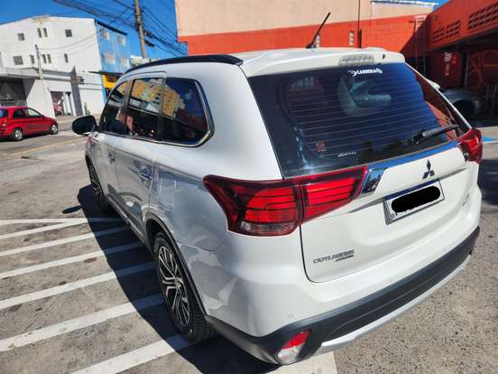 MITSUBISHI-OUTLANDER-3.0 GT 4X4 V6 24V GASOLINA 4P AUTOMÁTICO MITSUBISHI-OUTLANDER-2015