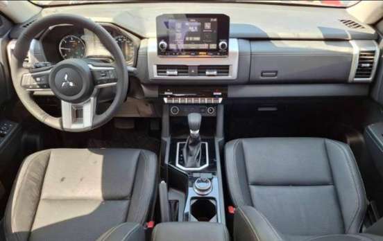 MITSUBISHI-TRITON-2025
