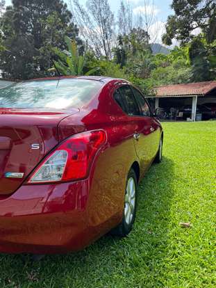 NISSAN-VERSA-2012