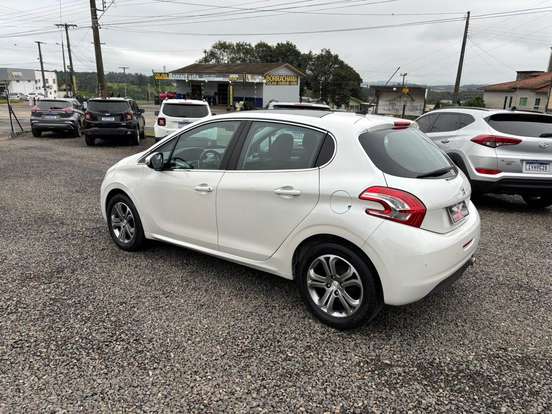 PEUGEOT-208-2014