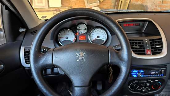 PEUGEOT-207-2012