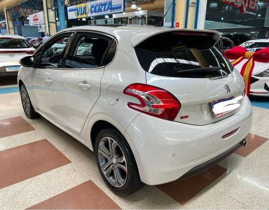 PEUGEOT-208-2016